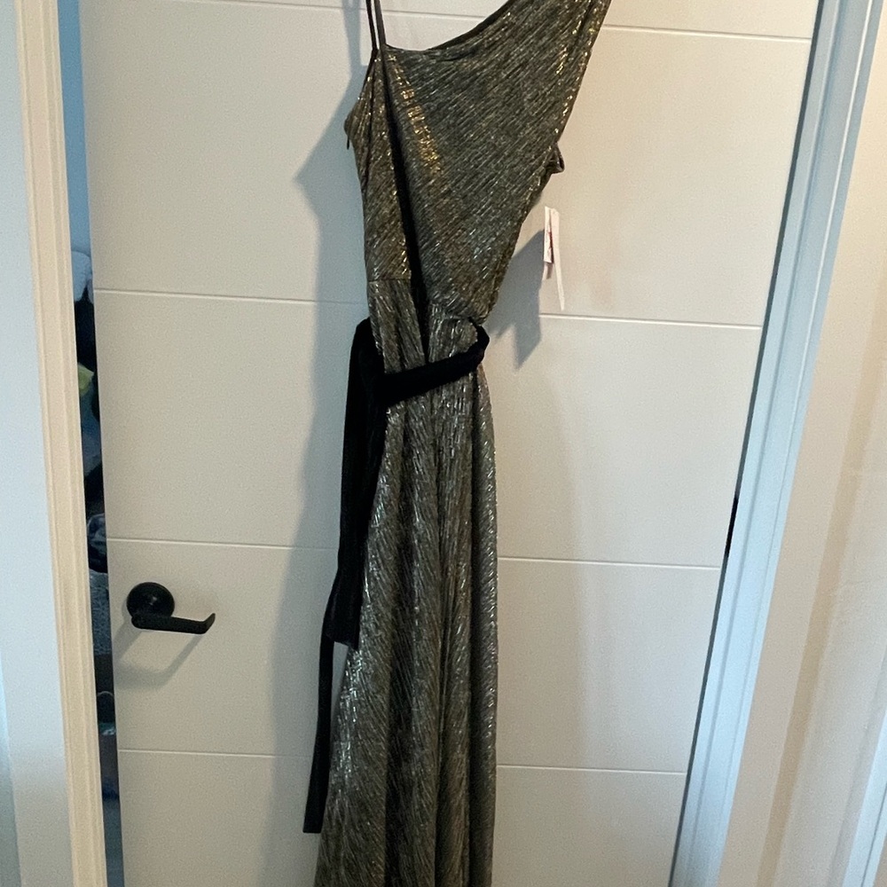 Elegant Gold and Black One-Shoulder Dress